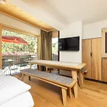 Gulla - 3*