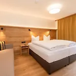 Gulla - 3*